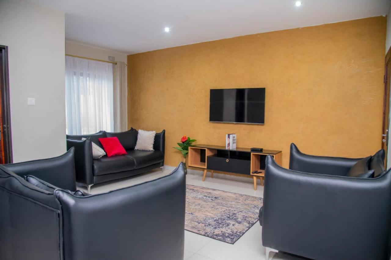 Royal Suites Apartments ลุซากา ภายนอก รูปภาพ