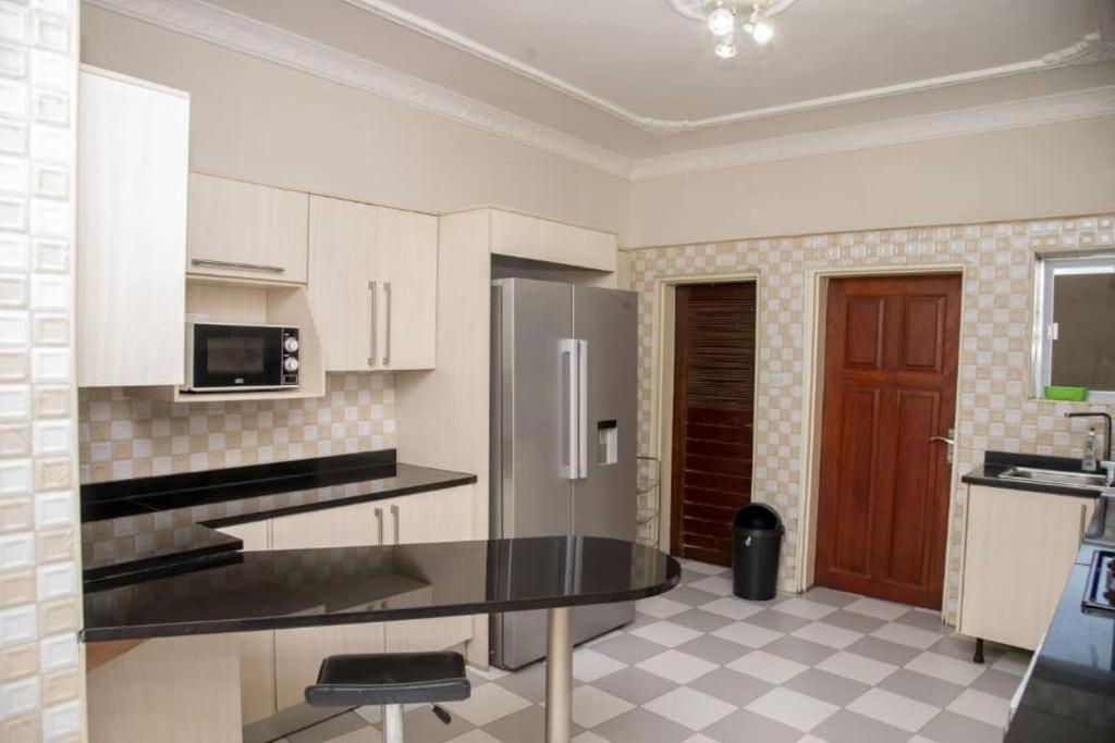 Royal Suites Apartments ลุซากา ภายนอก รูปภาพ