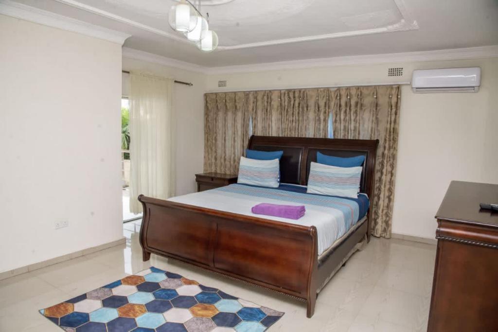 Royal Suites Apartments ลุซากา ภายนอก รูปภาพ