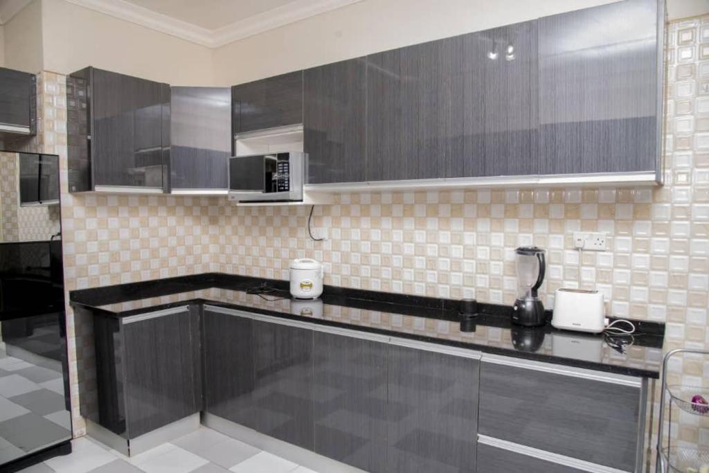 Royal Suites Apartments ลุซากา ภายนอก รูปภาพ
