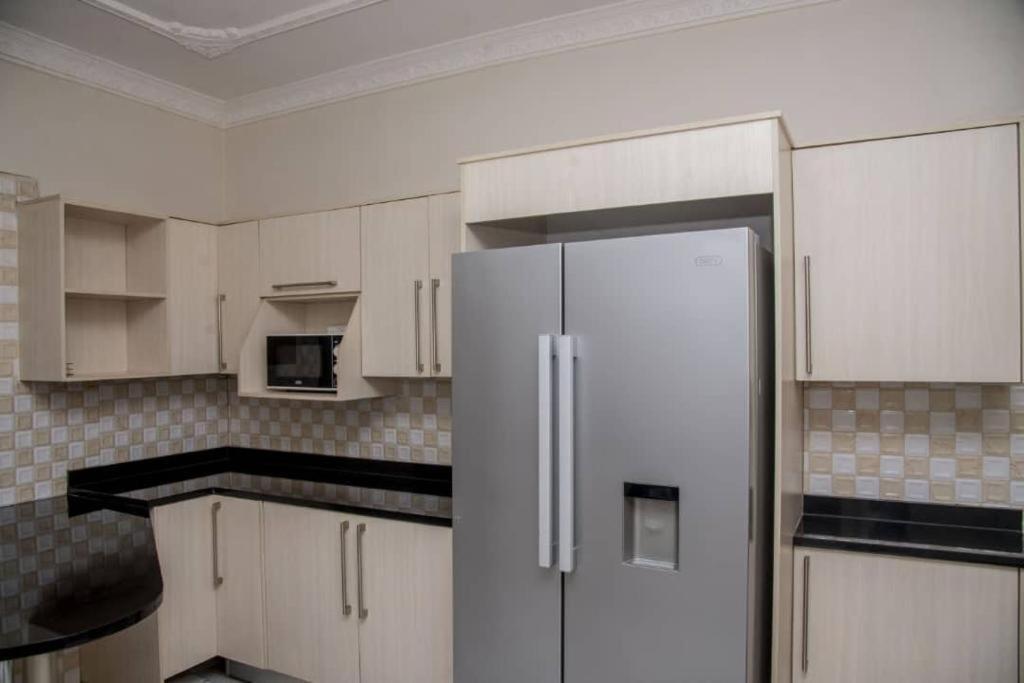 Royal Suites Apartments ลุซากา ภายนอก รูปภาพ
