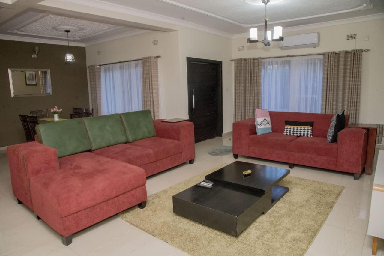 Royal Suites Apartments ลุซากา ภายนอก รูปภาพ