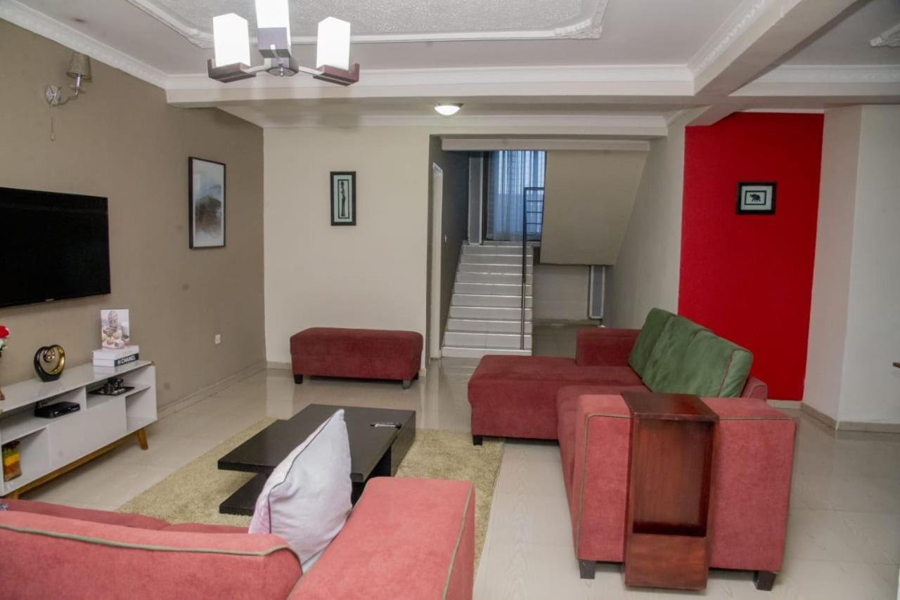 Royal Suites Apartments ลุซากา ภายนอก รูปภาพ