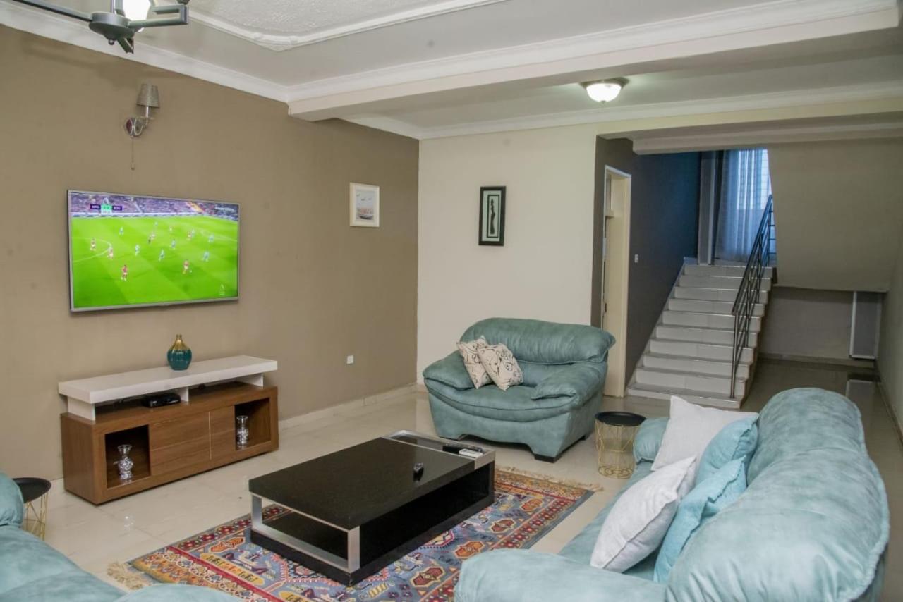 Royal Suites Apartments ลุซากา ภายนอก รูปภาพ